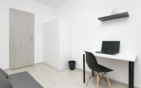 Rooms4Less